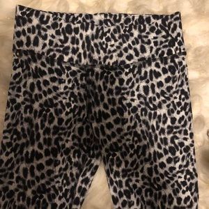 XS pink leopard yoga capris